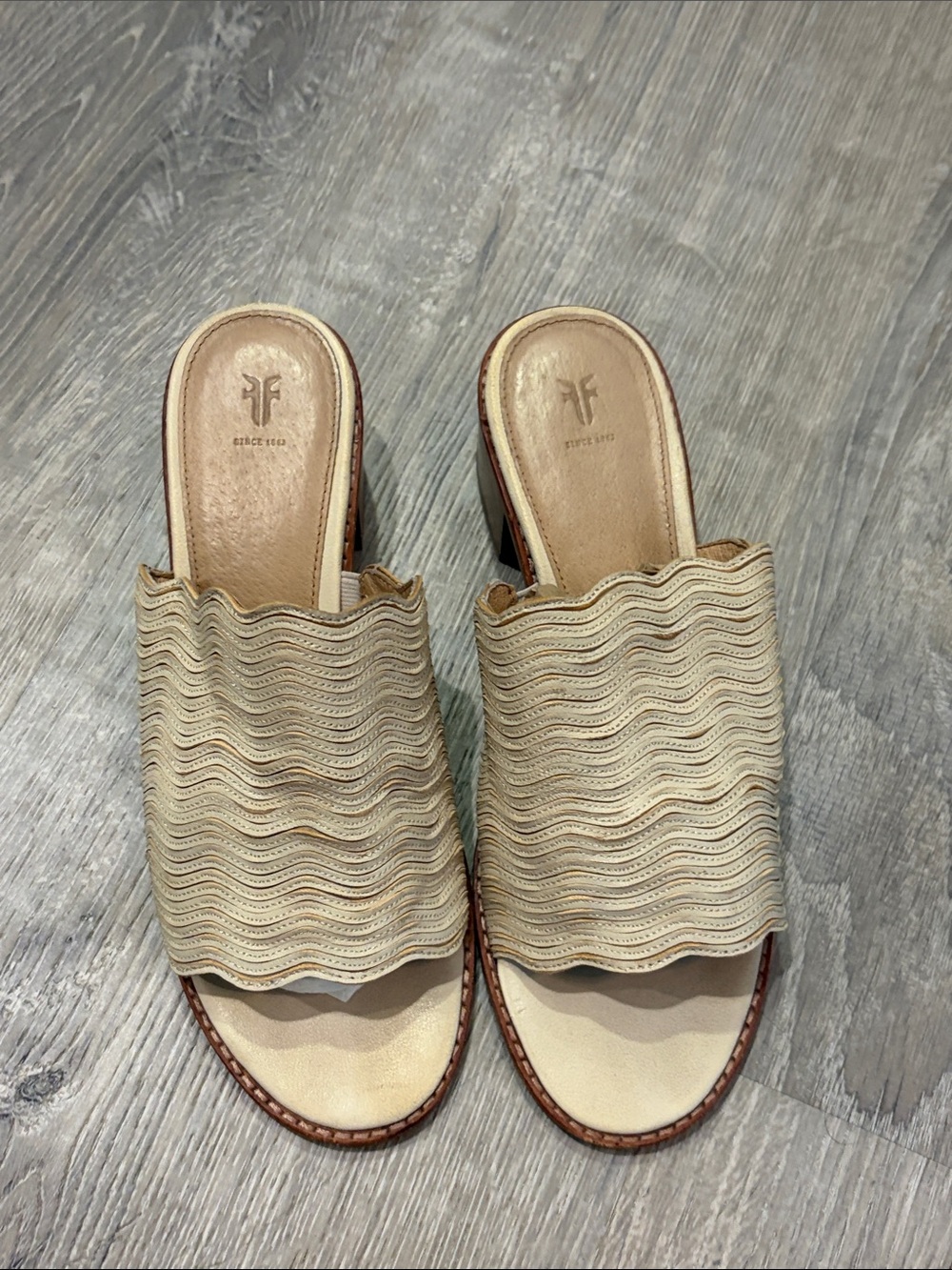 Frye Woven Wave Slide Sandals - Neutral Beige